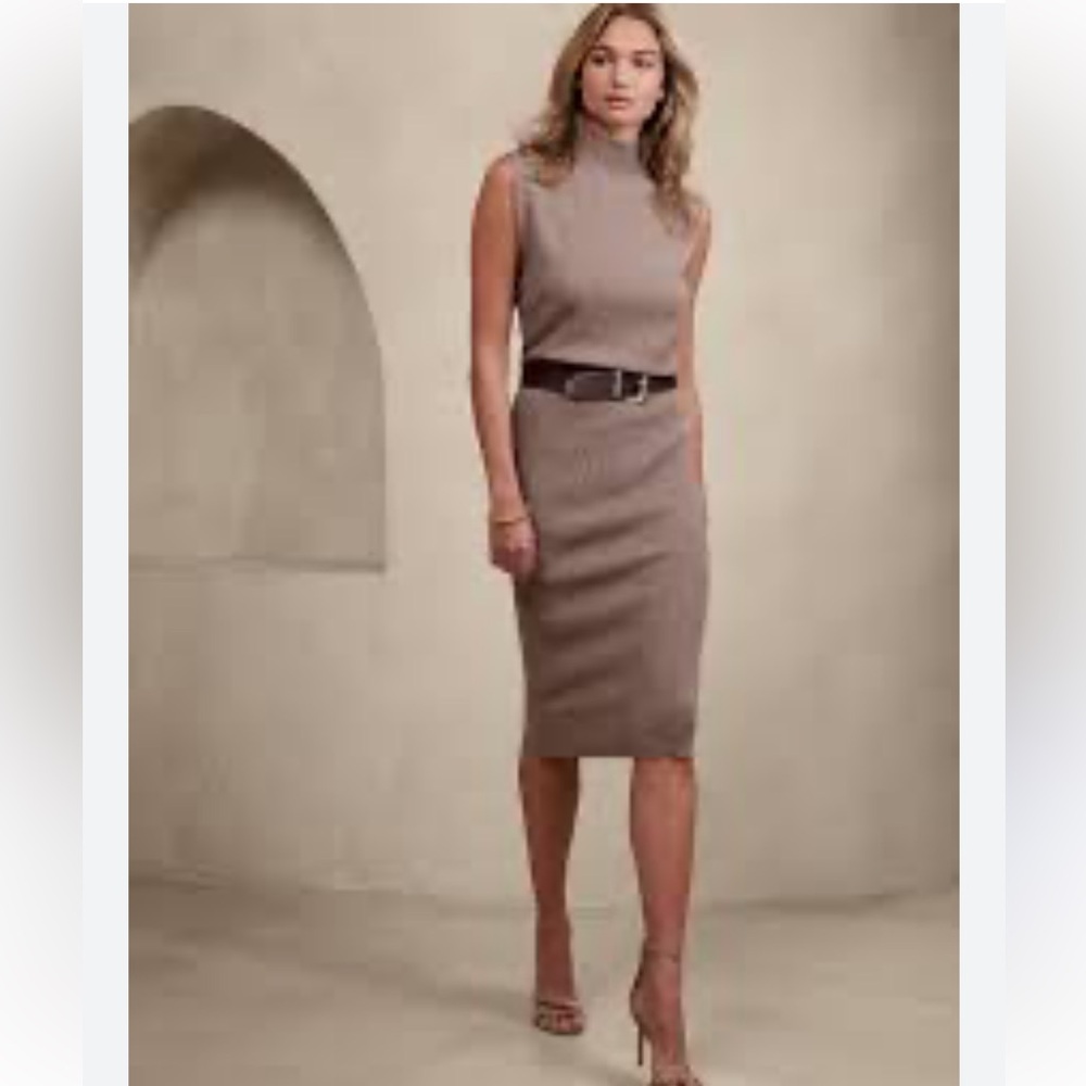 Banana Republic Beige Ribbed Sweater